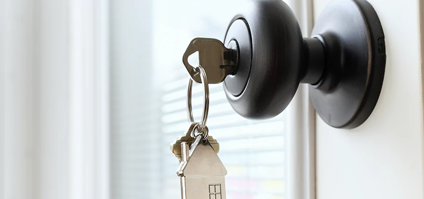 Bifold Door Knob Replacement in Cloverdale, California